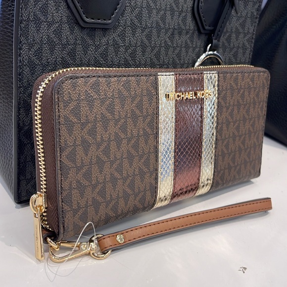 Michael Kors Jet Set Travel Large Signature Logo and Metallic Continental Wallet - Picture 15 of 16